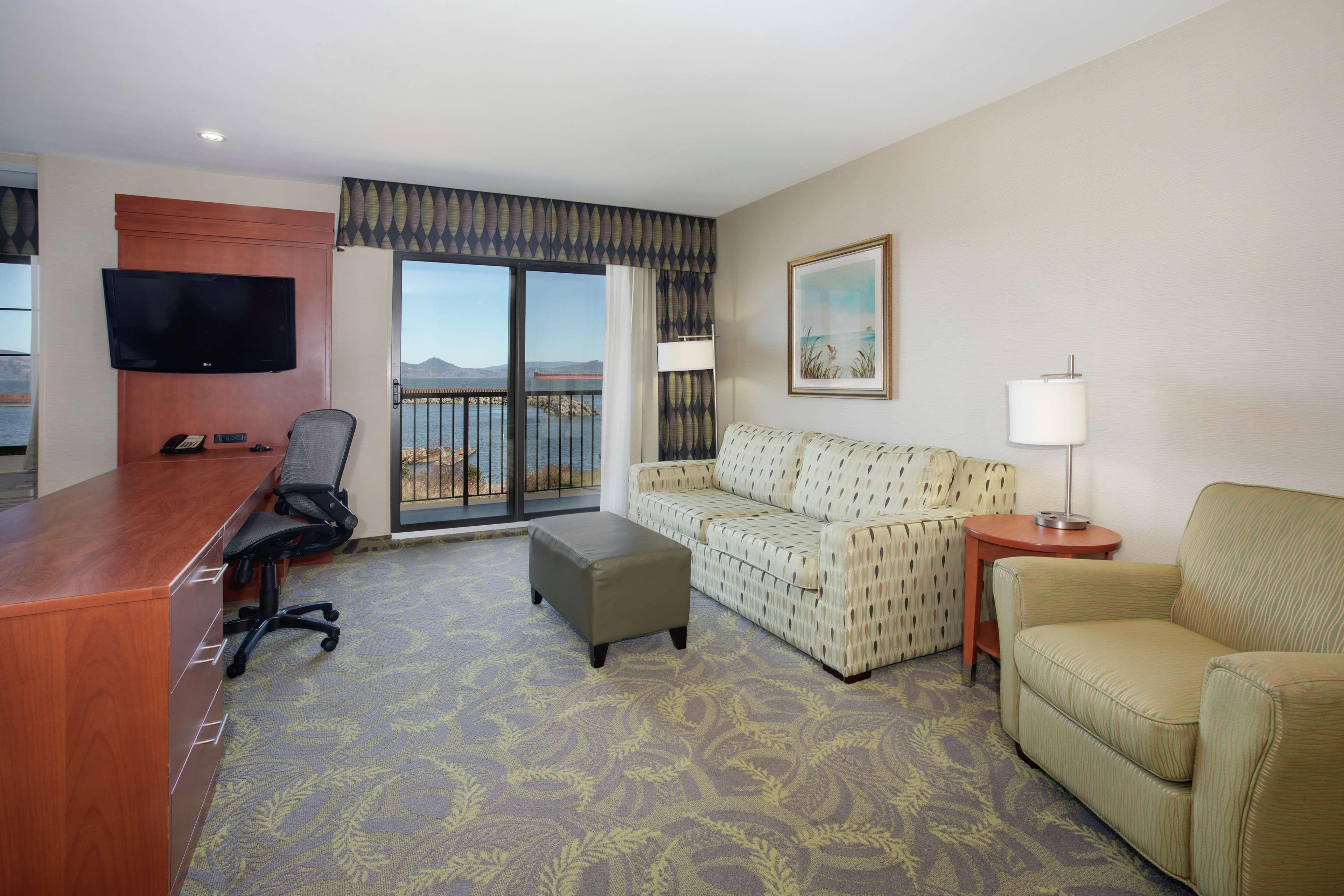 Hampton Inn & Suites Астория Экстерьер фото