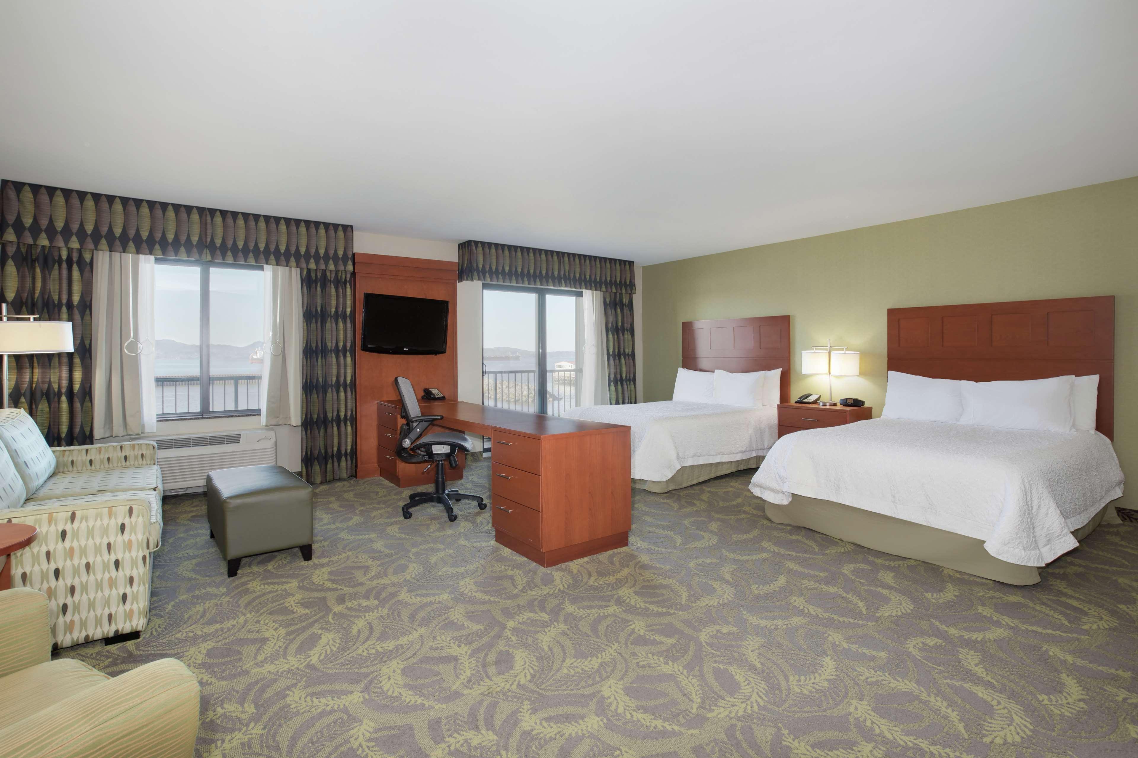 Hampton Inn & Suites Астория Экстерьер фото