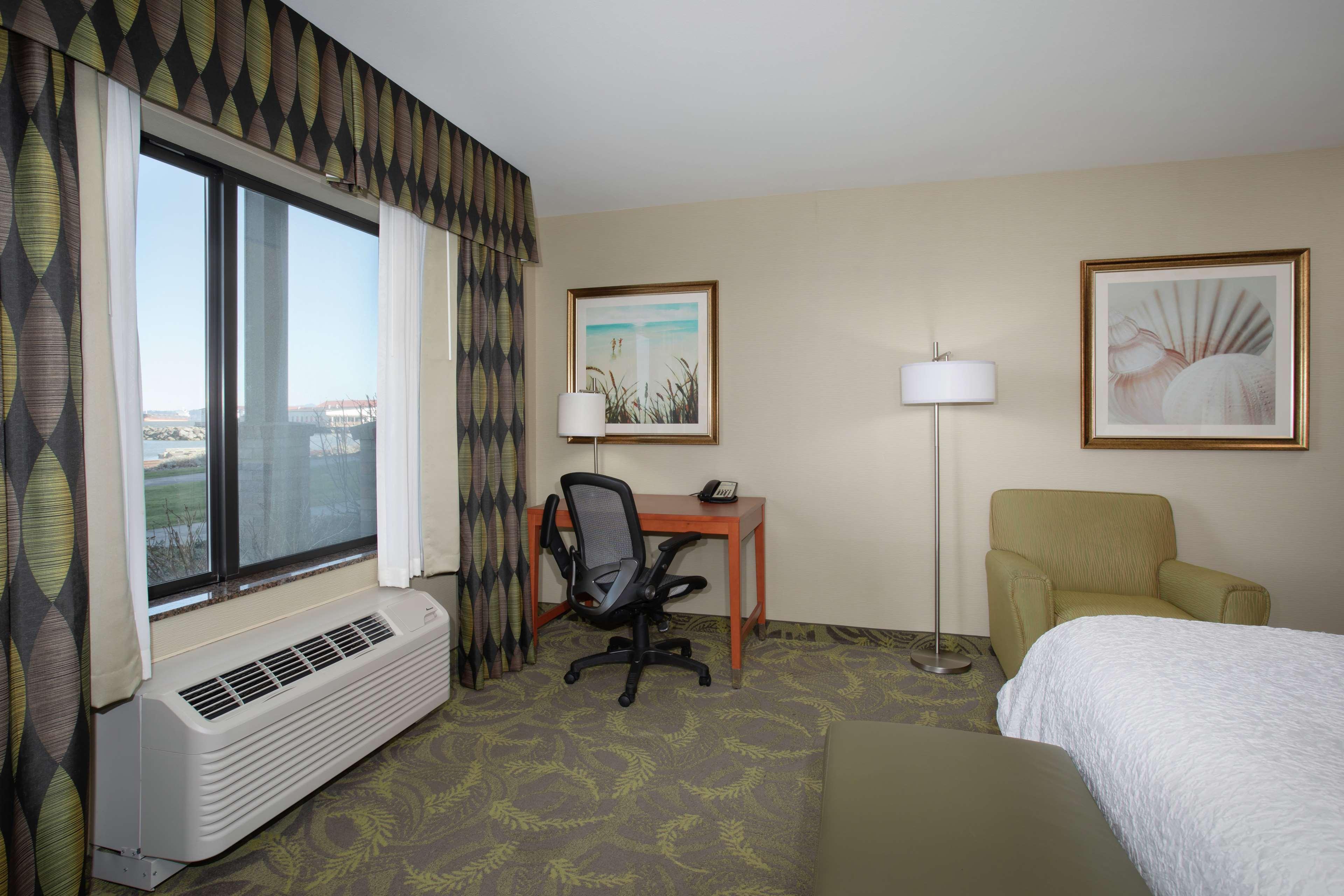 Hampton Inn & Suites Астория Экстерьер фото