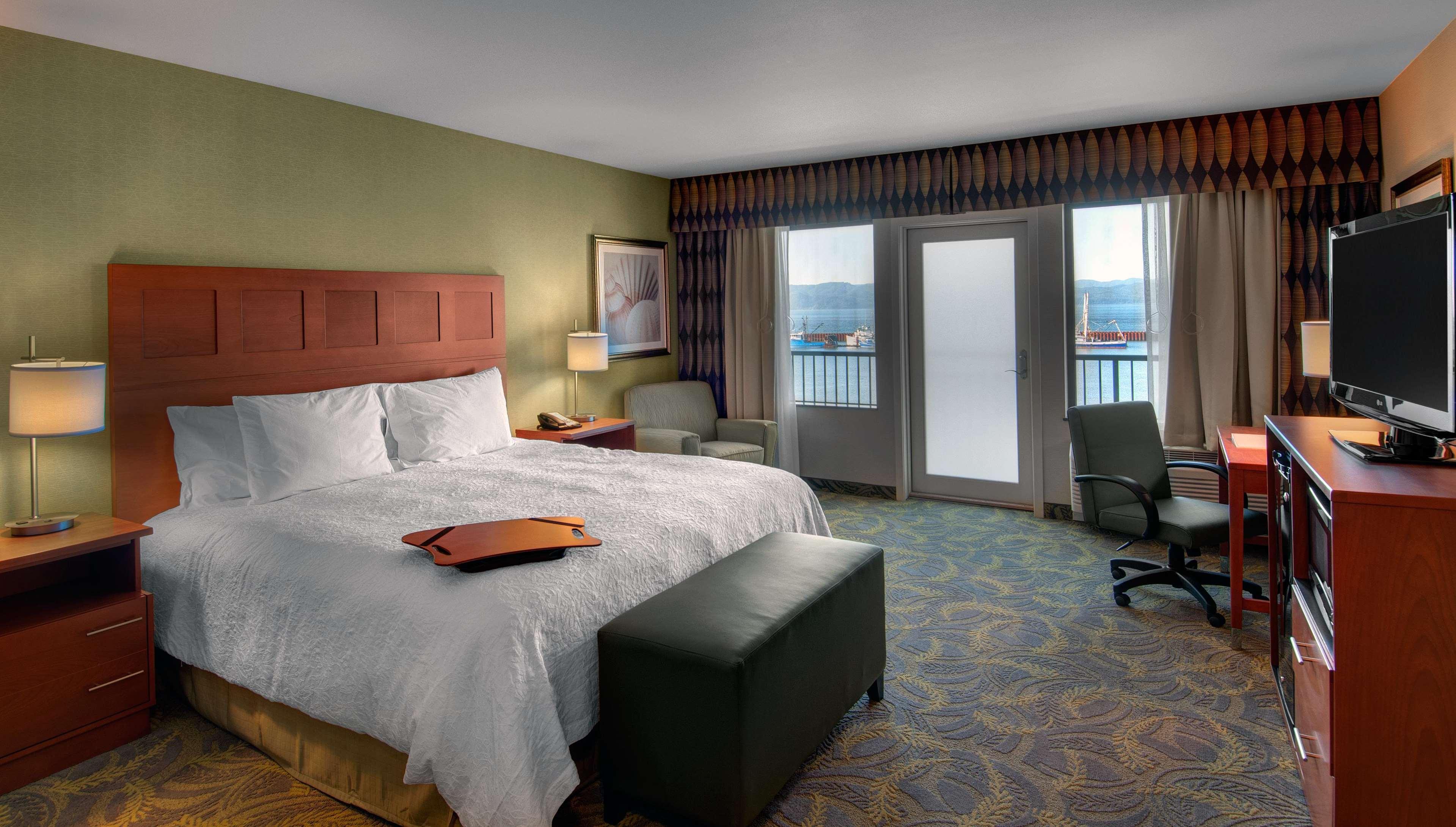 Hampton Inn & Suites Астория Экстерьер фото