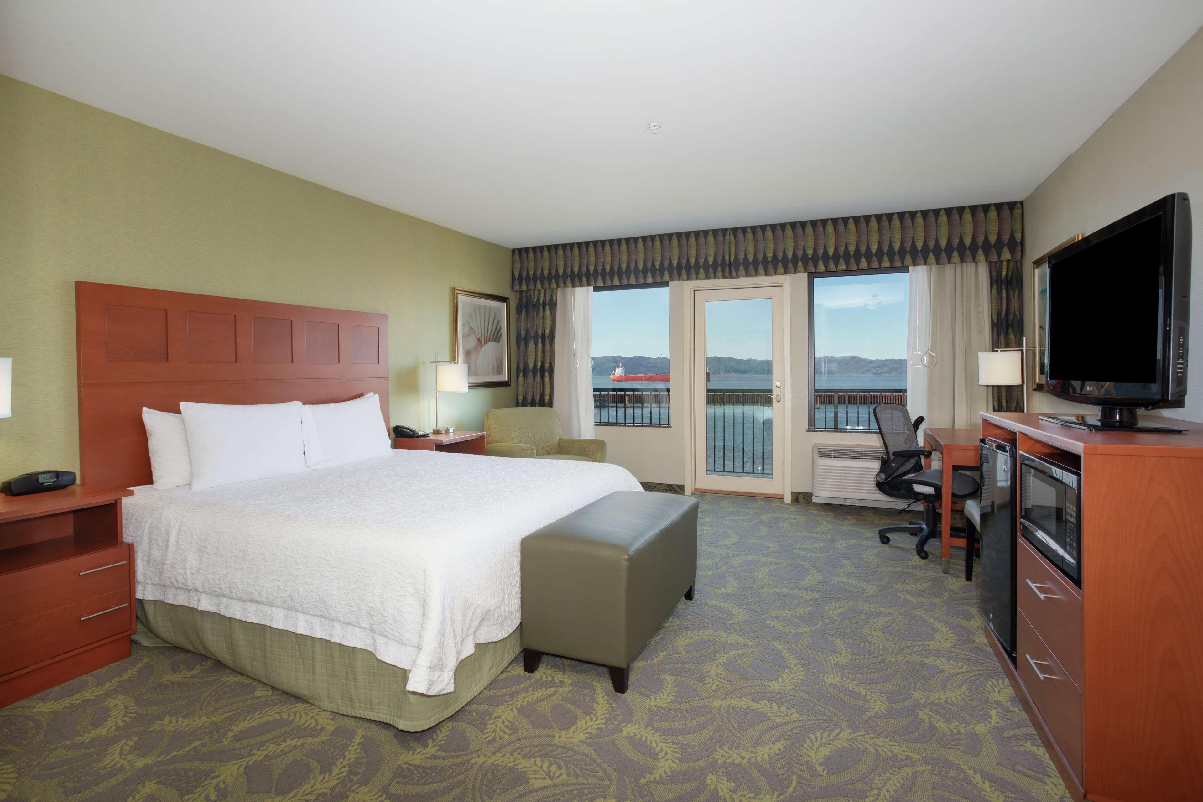 Hampton Inn & Suites Астория Экстерьер фото