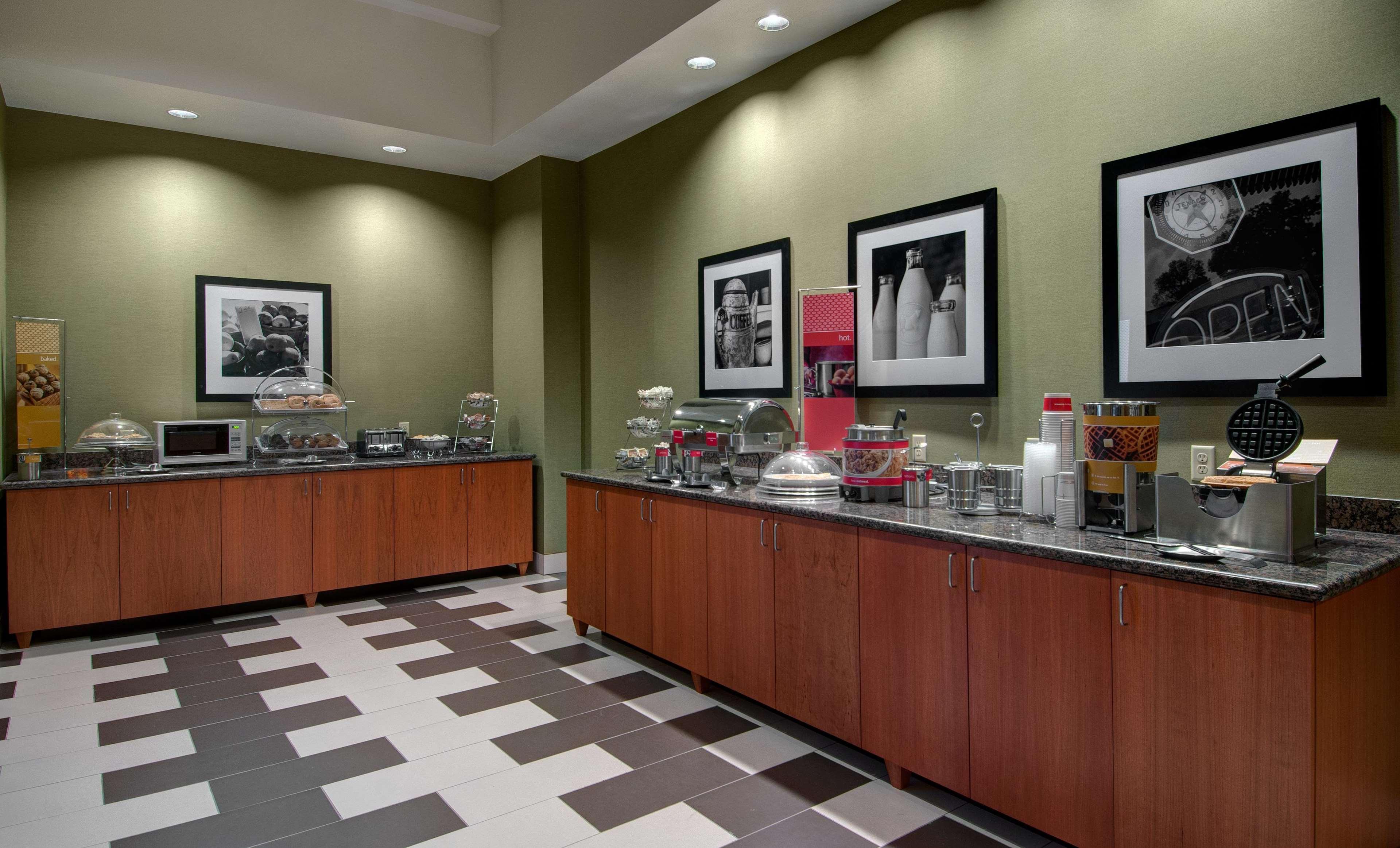 Hampton Inn & Suites Астория Экстерьер фото