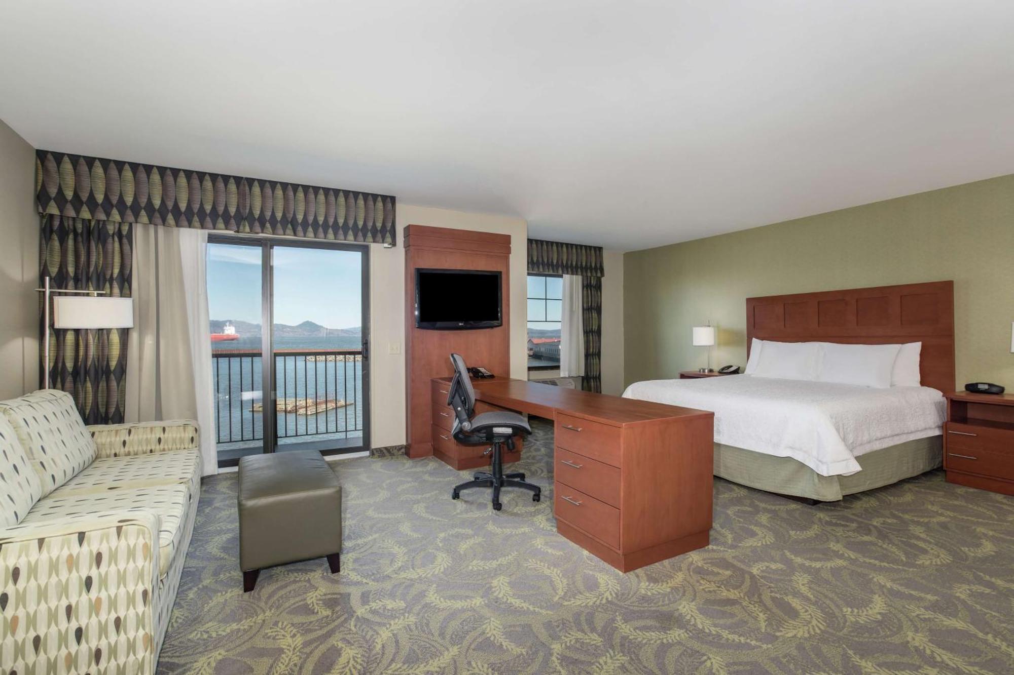 Hampton Inn & Suites Астория Экстерьер фото