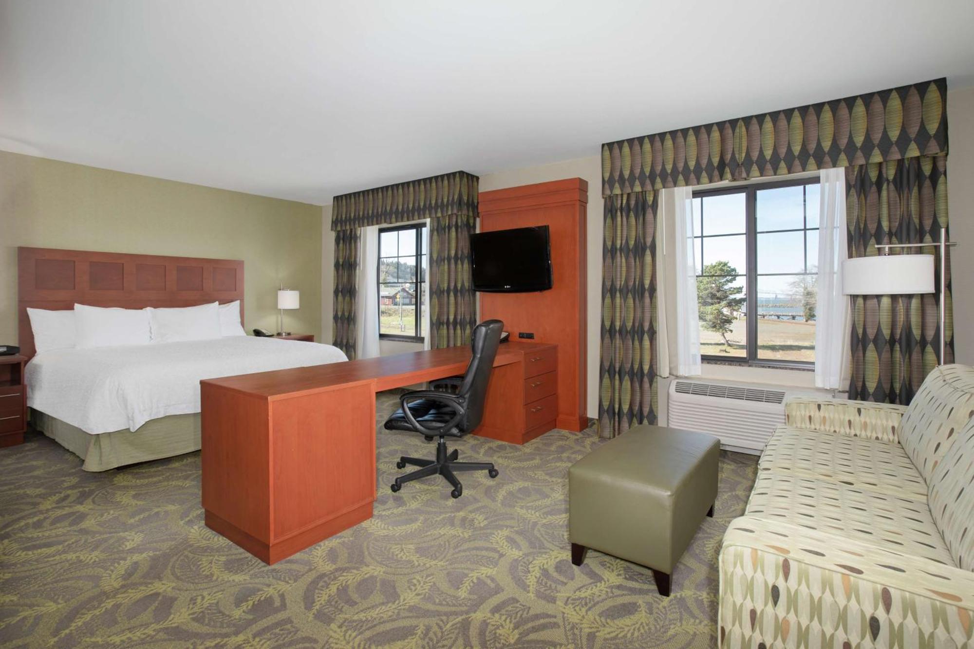 Hampton Inn & Suites Астория Экстерьер фото